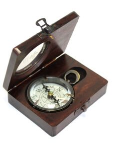 TTT Ahşap Kutulu Üzeri Desenli Pirinç Pusula