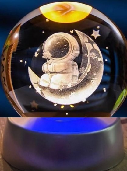 TTT Ay Üstünde Astronot Tasarımlı Plastik Altlıklı Işıklı Cam Küre