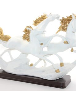 TTT Polyester 3'lü Şahlanmış At Figürü