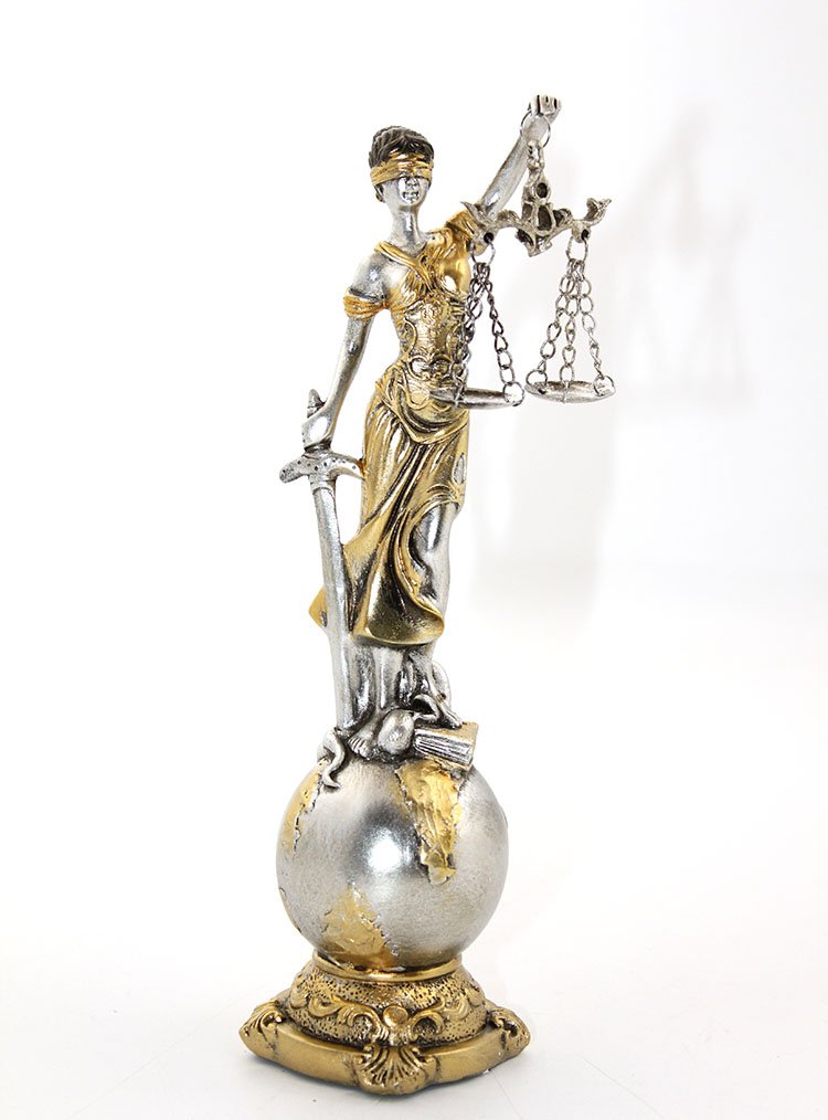 TTT Polyester Adalet Figürü