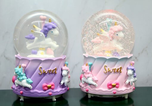 TTT Unicorn İçi Dönmeli Püskürtmeli Işıklı Müzikli Kar Küresi Büyük Boy